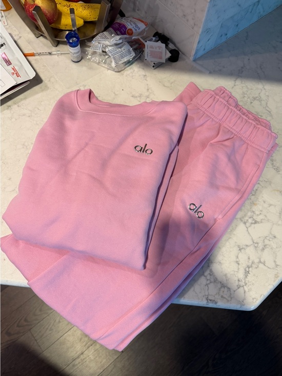 ALO Yoga Tops - Alo Accolade Candy Heart Pink Sweat Set
